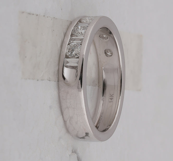 14kt White Gold Womens Alternating Round Baguette Diamond Single Row Wedding Band 1.00 Cttw